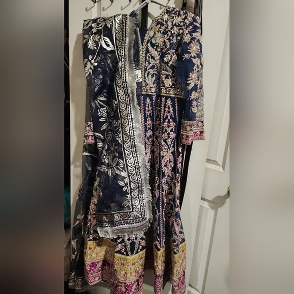 Pakistani long gown - Picture 3 of 6